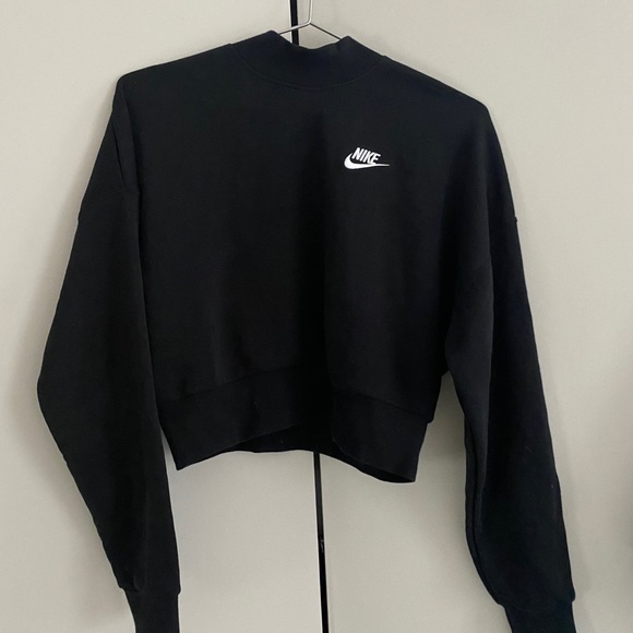 Nike | Tops | Nike Sportswear Essential 